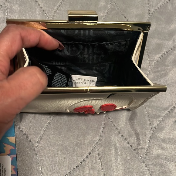 Poisoned Apple Crossbody – Snow White Purse & Coin Wallet - Picture 14 of 16